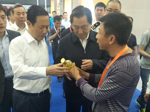 腾龙集团,油茶莳植生产加工销售,植物油莳植生产加工销售