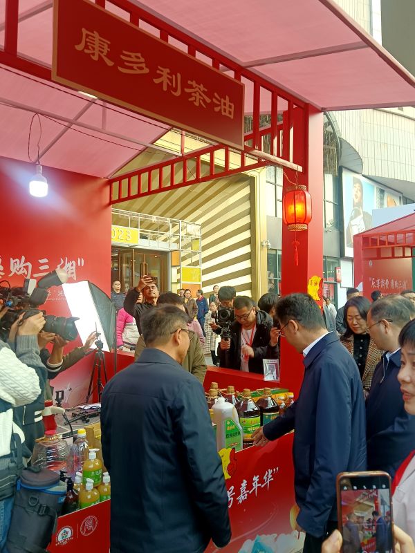 腾龙集团,油茶莳植生产加工销售,植物油莳植生产加工销售